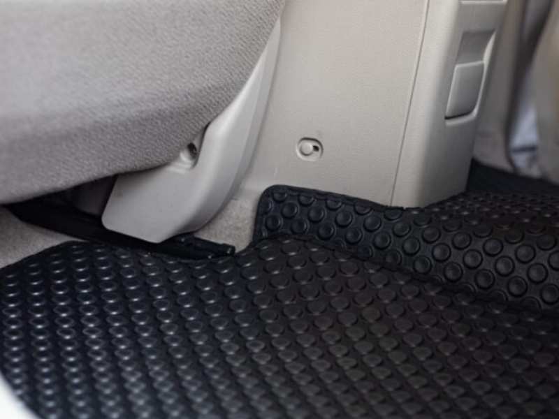 Gumijasti tepisi za auto