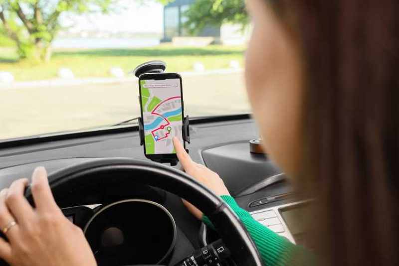 Držač telefona za auto